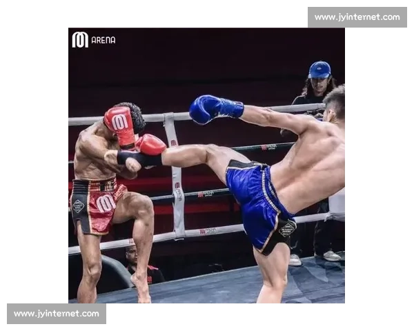 泰拳擂台激战瞬间KO震撼全场燃爆观众激情